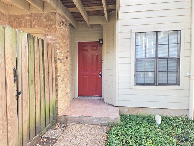 Primary Photo - 2906 West Ave