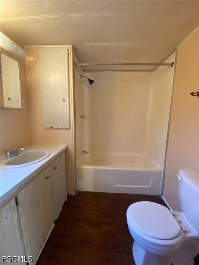 Building Photo - 2211 Cantor Ln