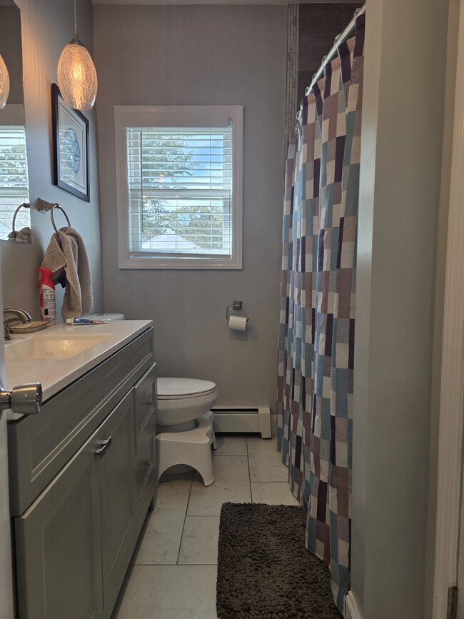 Building Photo - 15 Plandome Pl