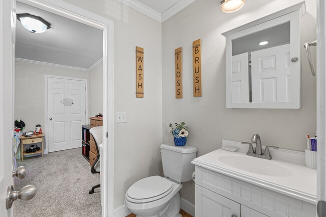 Building Photo - 2711 Bay Club Dr