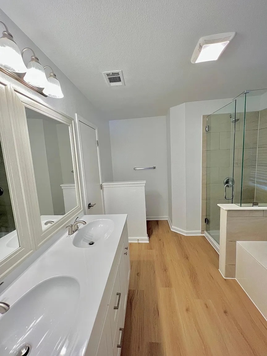 Building Photo - 1615 Royal Ascot Dr