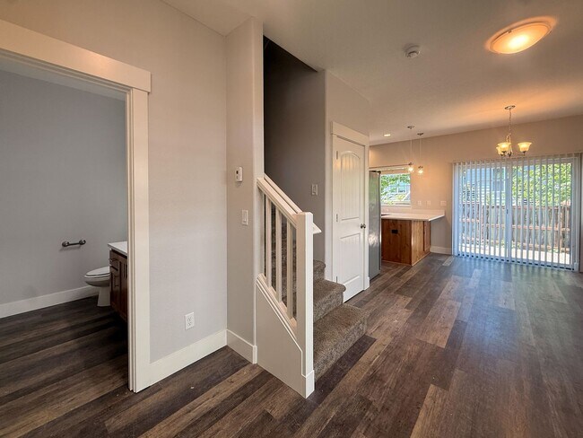 Building Photo - HONEYBEE5711-5713