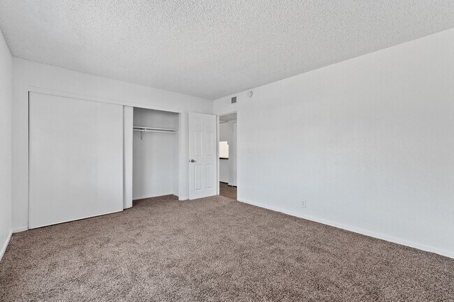 Building Photo - 2-Bedroom 1st-Floor Apartment – Move In To...