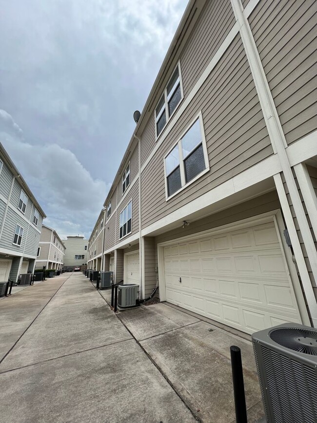 Building Photo - 1728 Bevis St