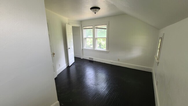 Building Photo - 513 N Sunset Ave