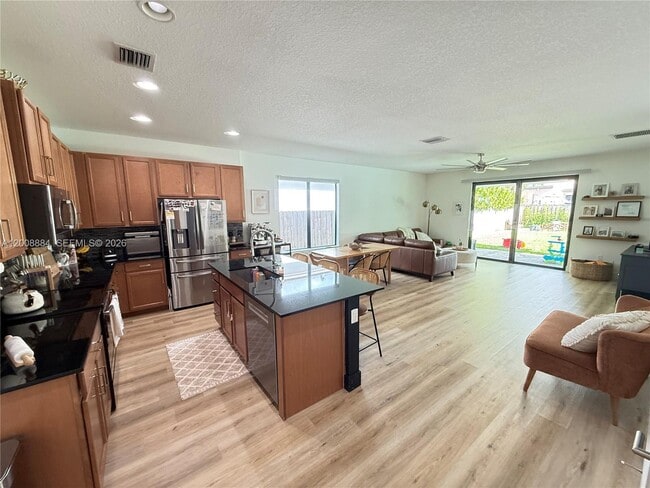 Building Photo - 2945 SE 3rd St