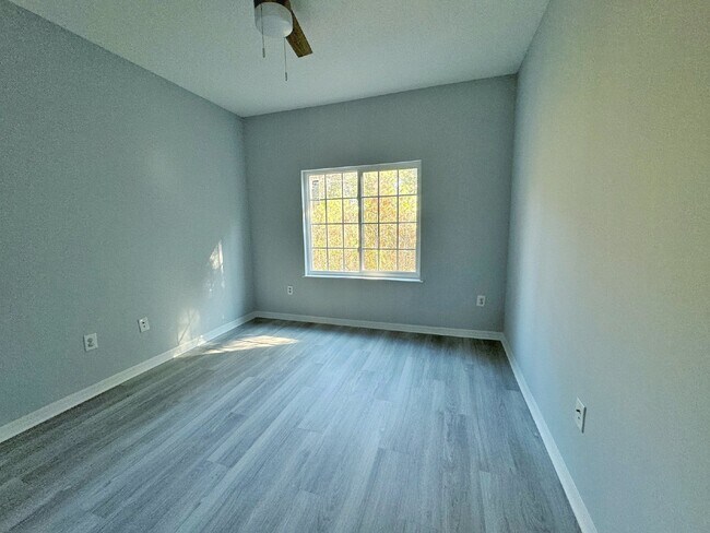 Building Photo - Updated 2BR/1BA Florida Club Condo! Available Soon!