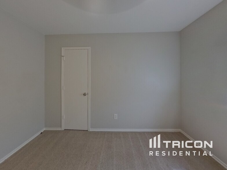 Building Photo - 6910 Meadow Bend Dr