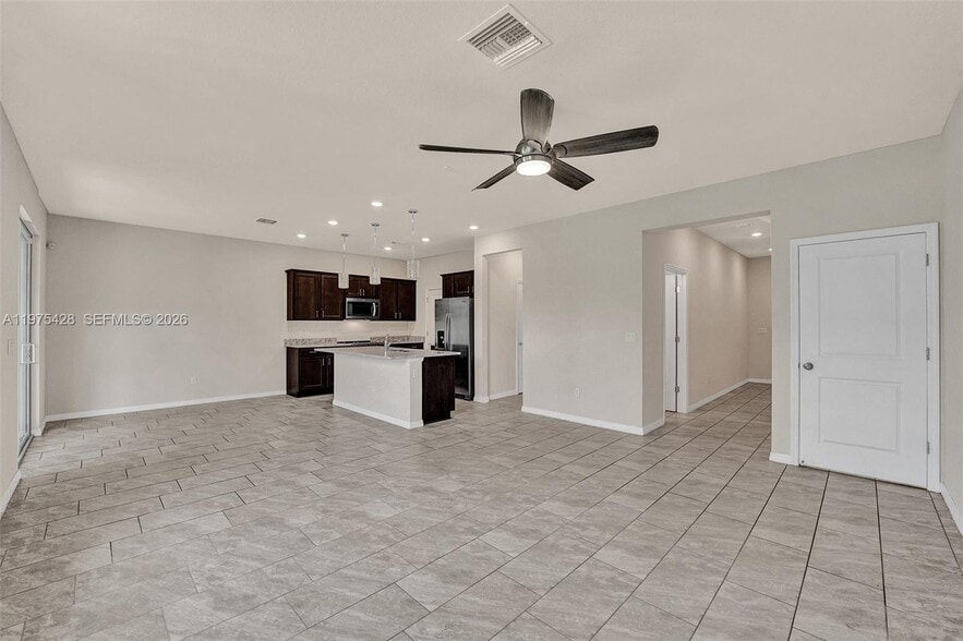 Building Photo - 4764 Eucalyptus Dr