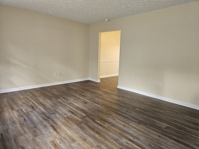 Building Photo - 145 Buckingham Dr