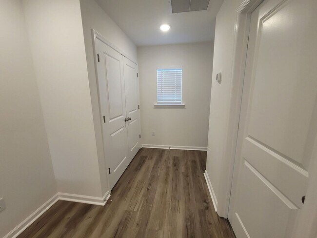 Building Photo - NEWER CONSTRUCTION! Modern NE 3/2.5 w/ Stainless Steel Appliances, Granite Counters, Washer, Drye...