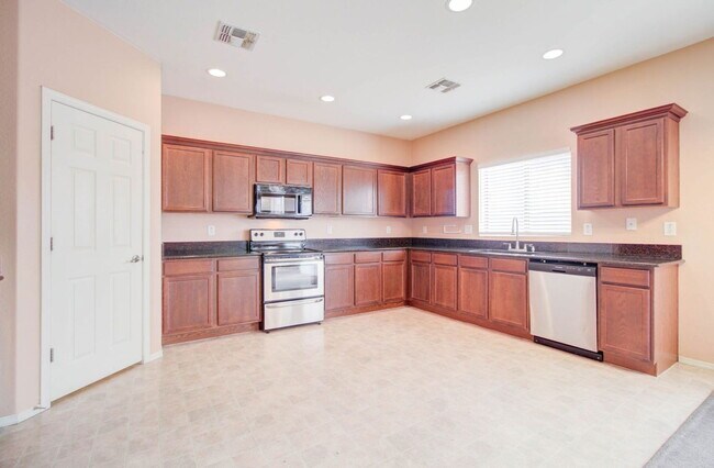 Building Photo - 5659 S 239th Dr