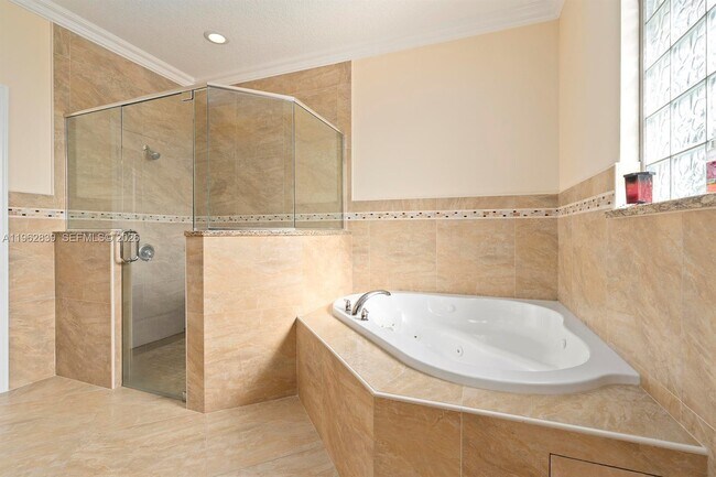 Building Photo - 6650 NW Omega Rd