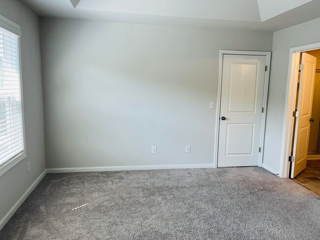Building Photo - Stunning 3 bedroom, 3.5 bathroom townhome ...