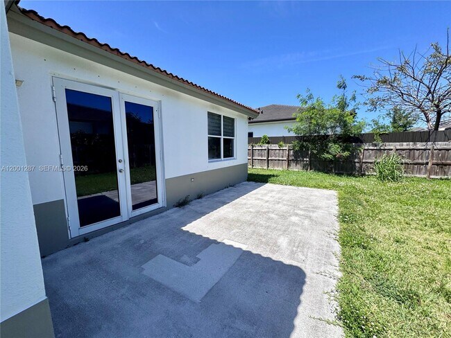 Building Photo - 21405 Ingraham Ave Rd