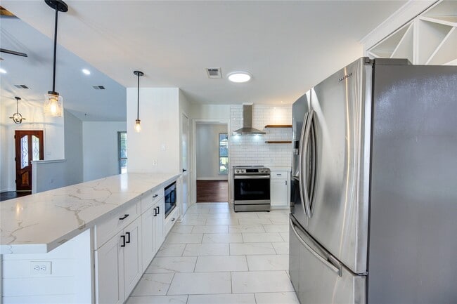 Building Photo - 5930 Miller Valley Dr
