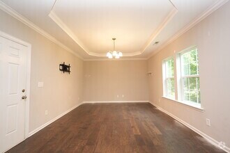 Building Photo - A charming house with 4 beds and 3.5 bath ...