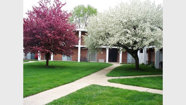 Building Photo - Elmcrest Apartments