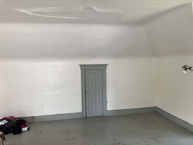 Building Photo - "4-Bed Home with spacious rooms in Wilkes Barre!"