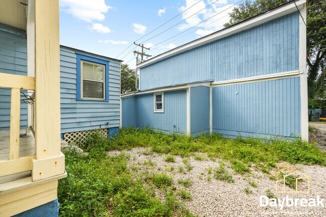 Building Photo - 112 E Anderson St