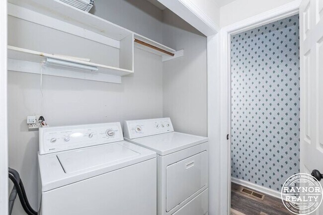 Building Photo - 810 Tacy Pl