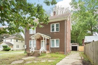Building Photo - East Akron 3 Bed Home Available (Open to S...