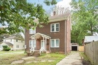 Building Photo - East Akron 3 Bed Home Available (Open to S...