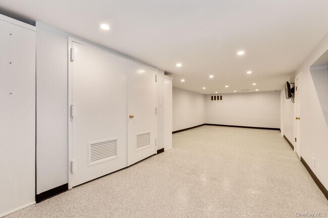 Building Photo - 49 Harborview W