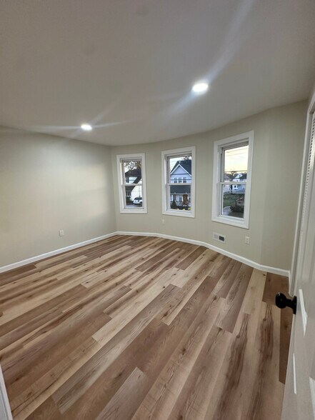 Building Photo - 1910 43rd St