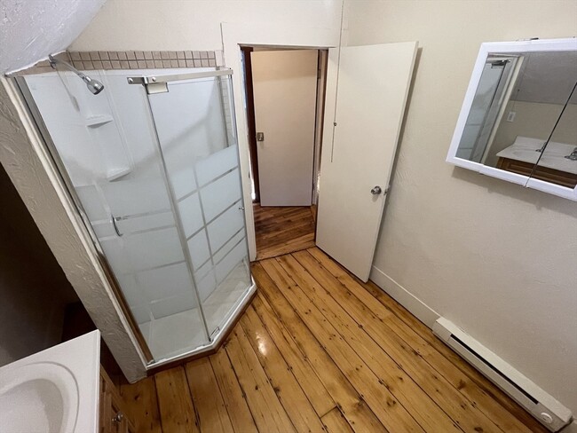 Building Photo - 79A N Warren Ave