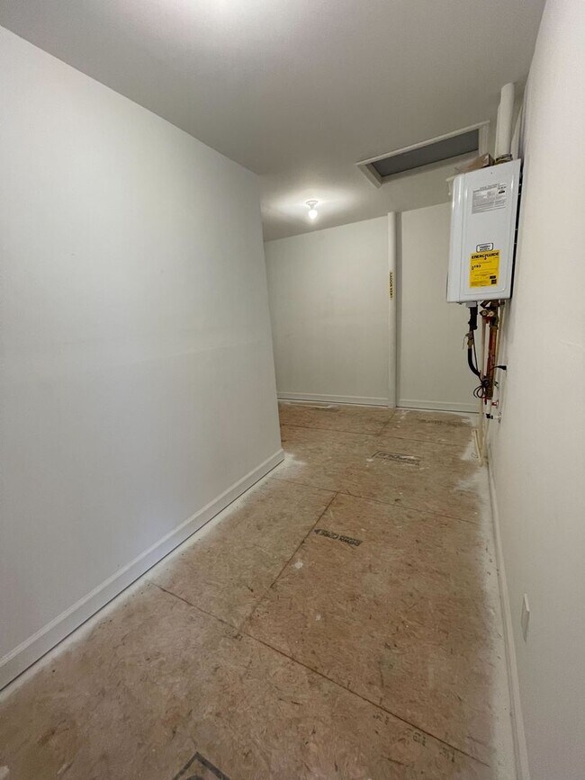 Building Photo - Spacious Home in Westhill Community