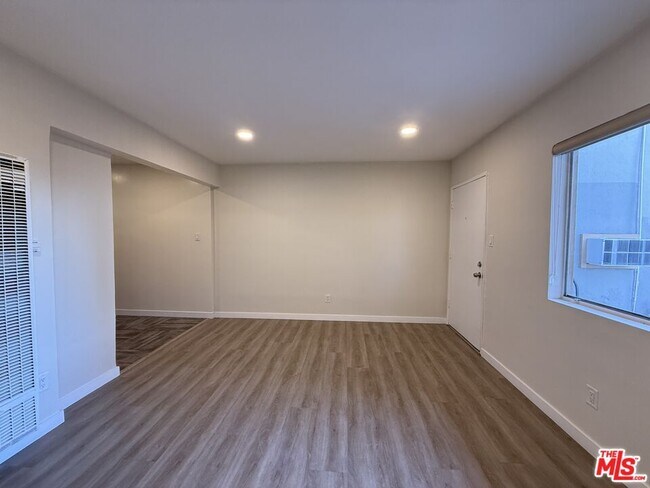 Building Photo - 4832 W 17th St