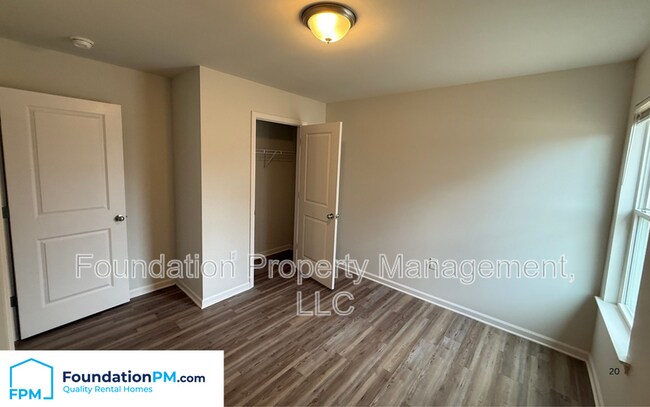 Building Photo - 1398 E Barton Ave