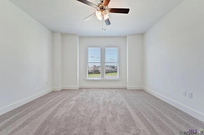 Building Photo - 5832 Lake Shelf Dr