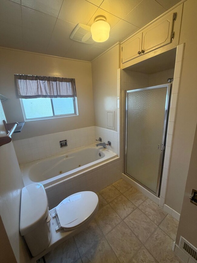 Building Photo - Spacious 4 Bedroom | 3 Bathroom | House in Curtis Park