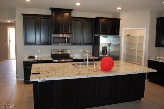 Building Photo - 6471 Burke St