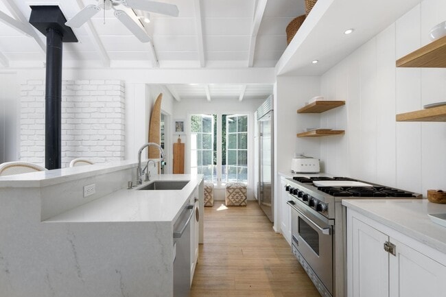 Building Photo - 539 Periwinkle Ln