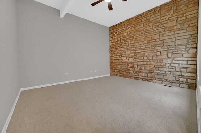 Building Photo - 1424 W Grand Ave