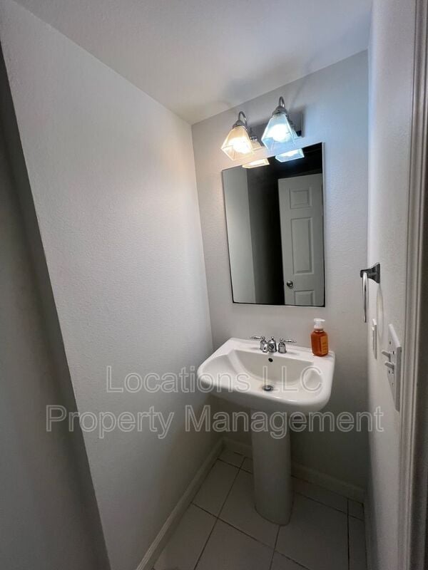 Building Photo - 92-1121 Panana St