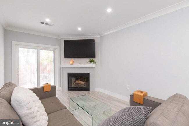 Building Photo - 255 S Pickett St