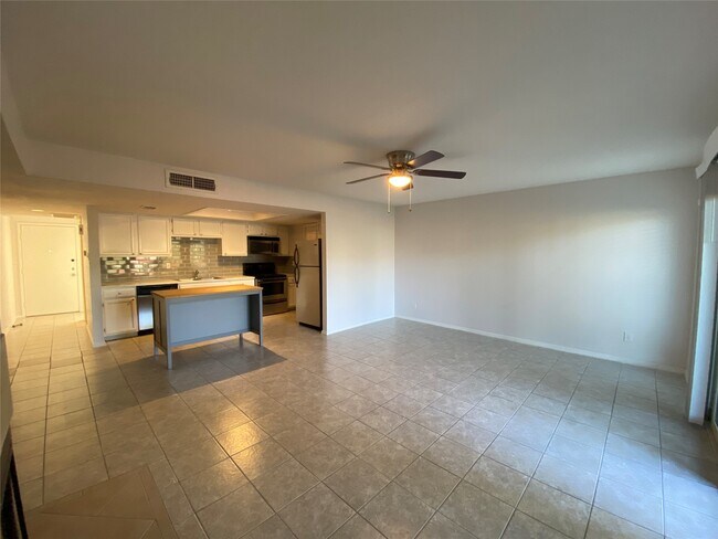 Building Photo - 14777 Wunderlich Dr