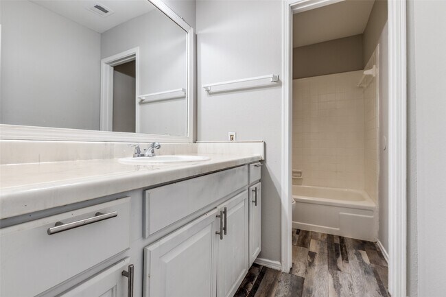 Building Photo - 9707 Richmond Ave.