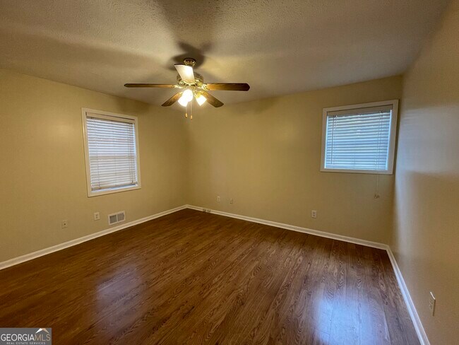 Building Photo - 2596 Woodland Dr NW