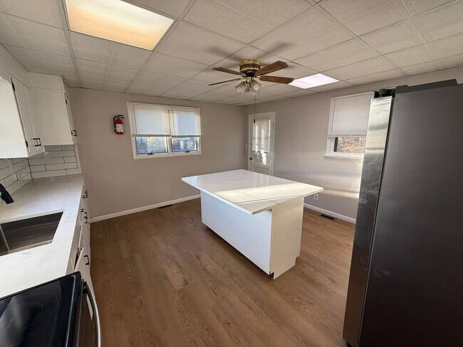 Building Photo - Big Spacious Beautiful Single Family 4 bedroom House for Rent !!!