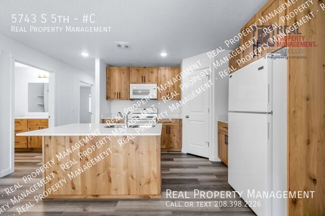 Building Photo - 5743 S 5th-#C