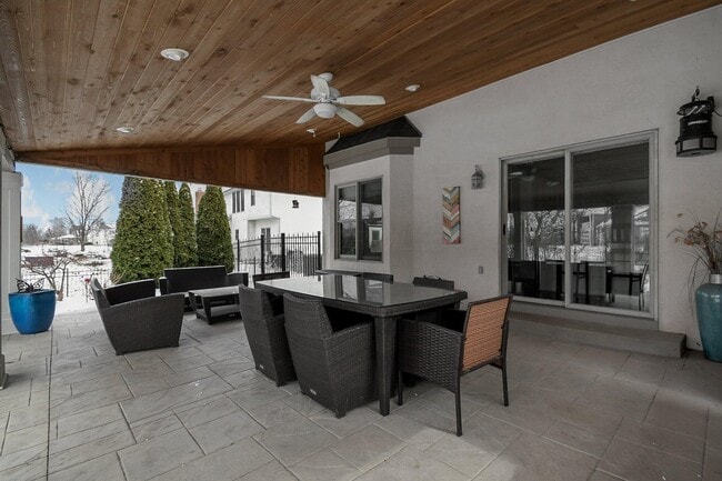 Building Photo - 5464 Sandy Dr