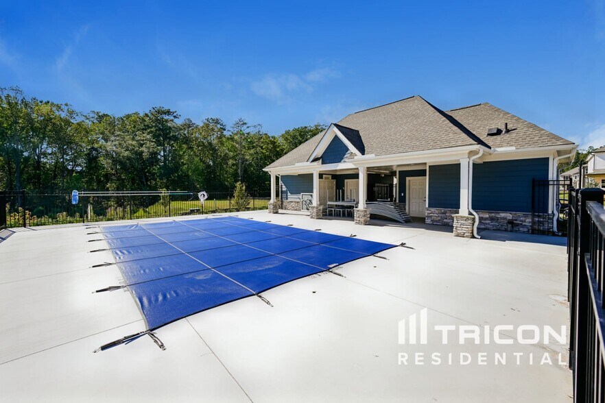 Building Photo - 2464 Lennox Rd SE