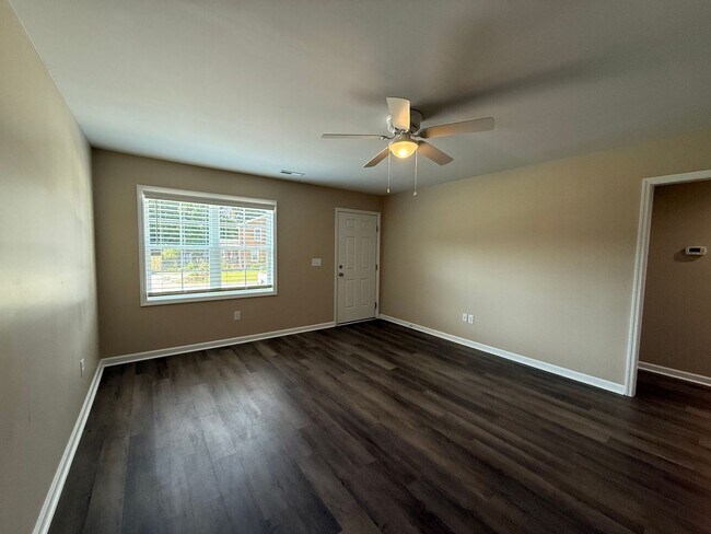 Building Photo - 2 bedroom 2 bath