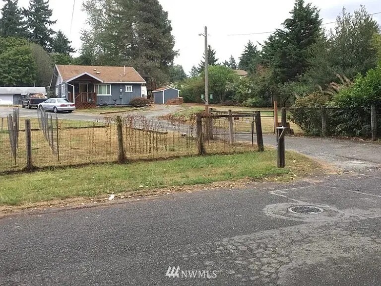 Building Photo - 7643 E D St