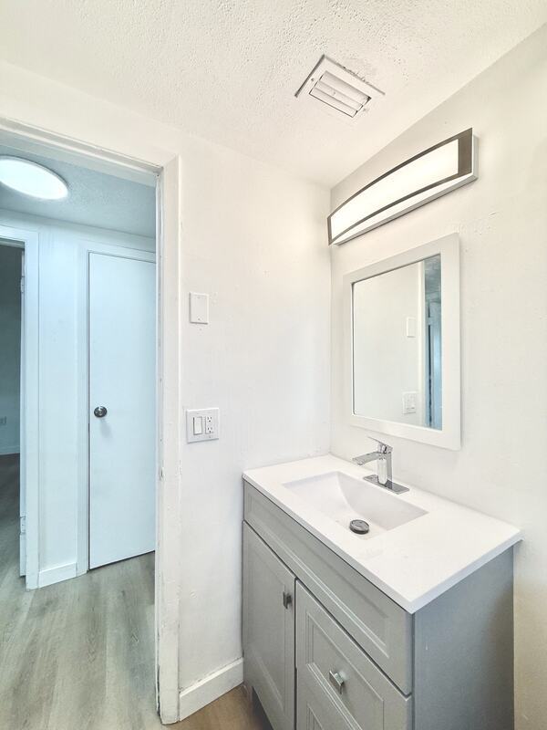 Building Photo - 12909 Kings Manor Ave